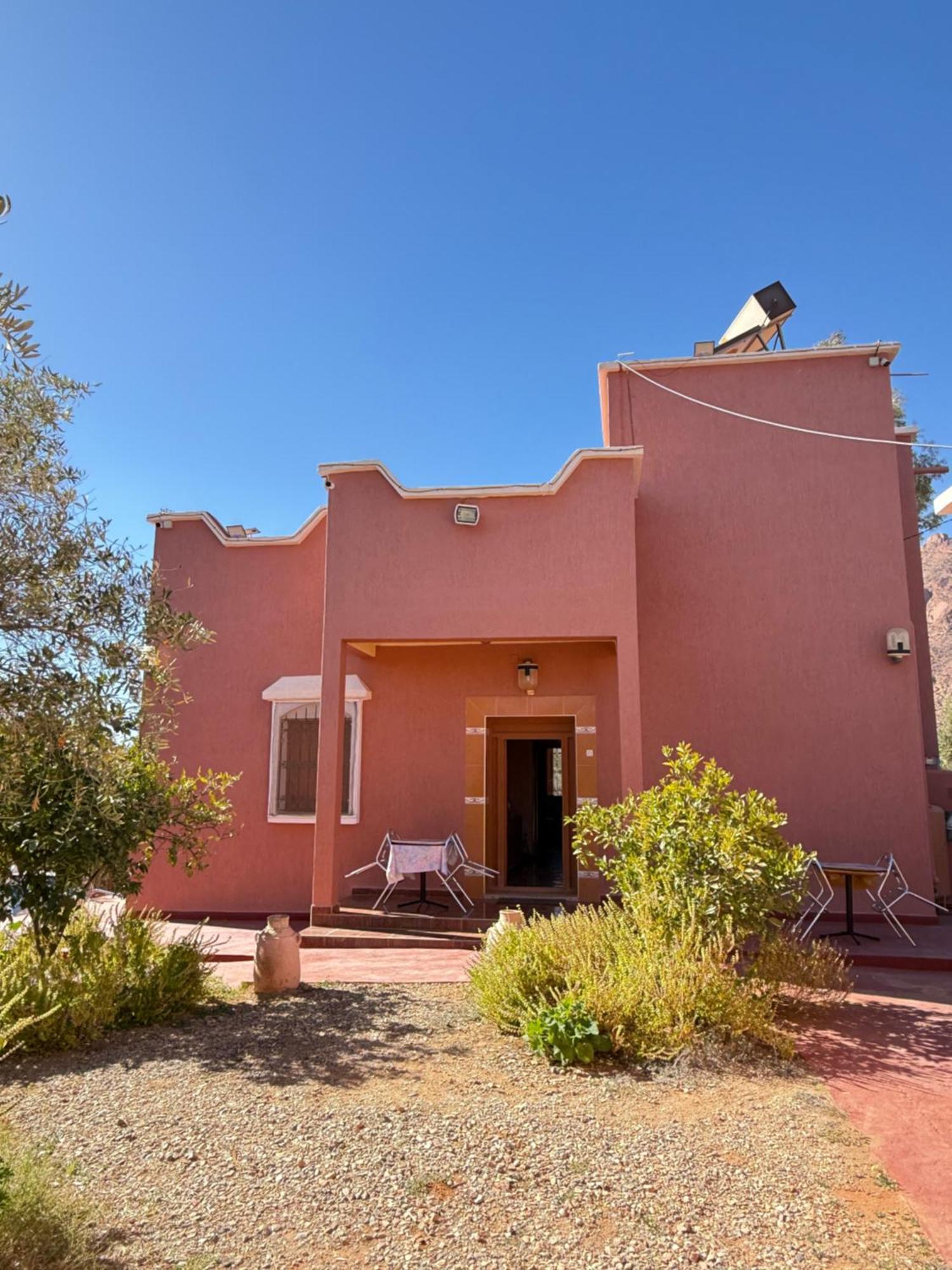 Maison Face Au Lion